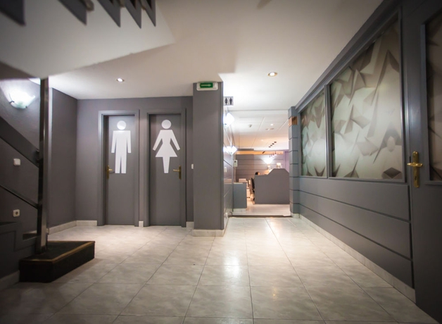 Imagen de los interiores del Hotel Burlada. Foto 13