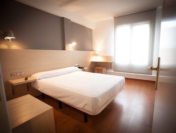 Imagen de la habitación del Hotel Burlada. Foto 6