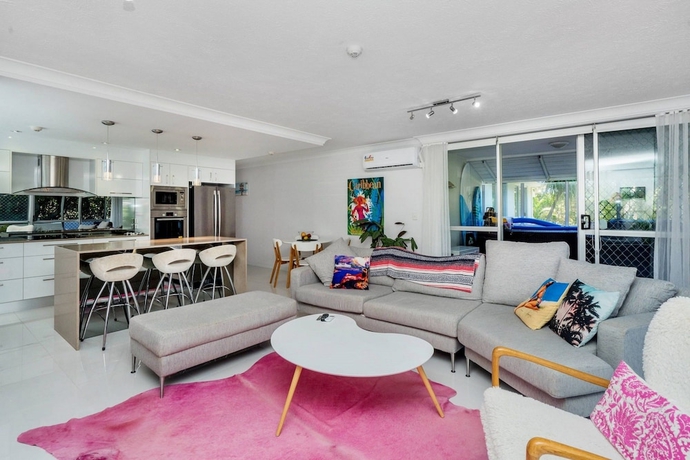 Imagen de la habitación del Hotel Burleigh Beach Tower. Foto 4