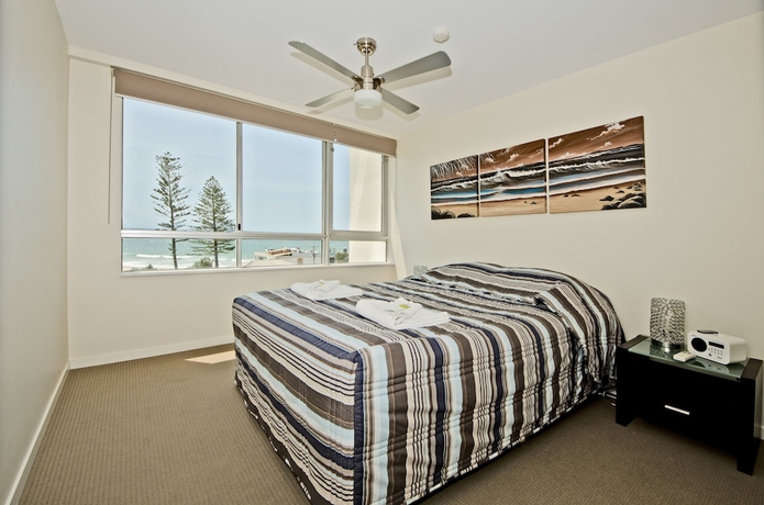 Imagen de la habitación del Hotel Burleigh Beach Tower. Foto 6