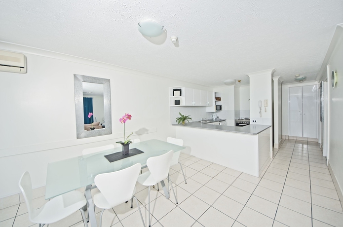 Imagen de la habitación del Hotel Burleigh Beach Tower. Foto 8