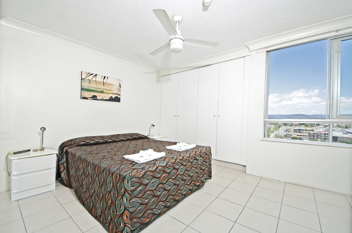 Imagen de la habitación del Hotel Burleigh Beach Tower. Foto 9