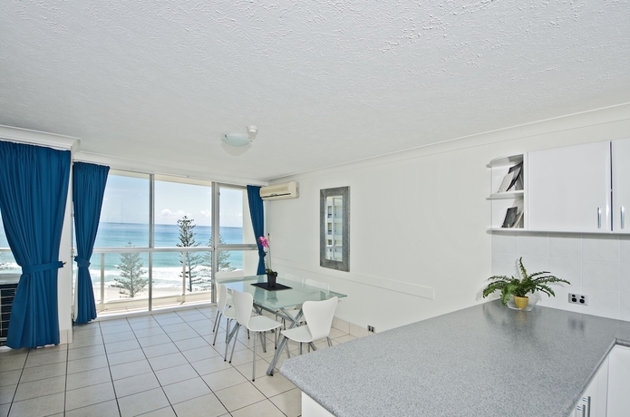 Imagen de la habitación del Hotel Burleigh Beach Tower. Foto 12