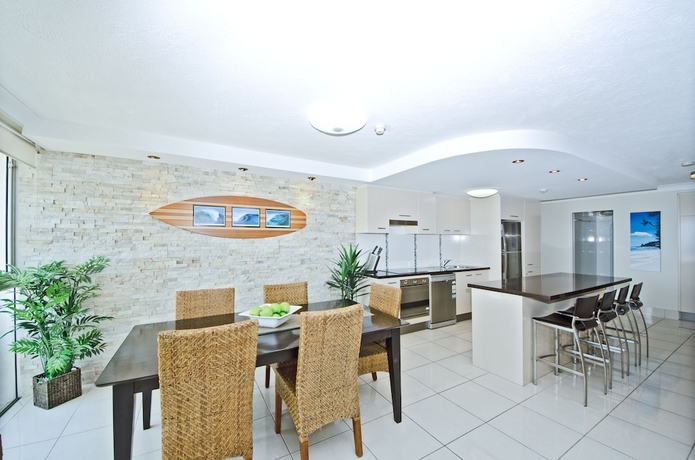 Imagen de la habitación del Hotel Burleigh Beach Tower. Foto 17