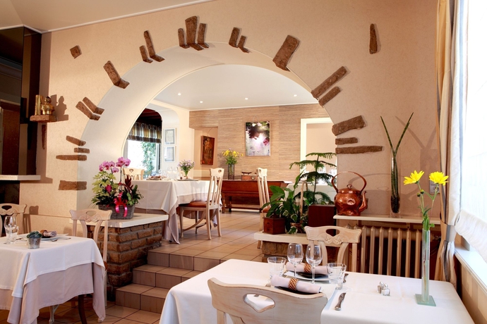 Imagen del bar/restaurante del Hotel Burnel Et La Cl&eacute; Des Champs. Foto 5