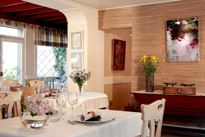 Imagen del bar/restaurante del Hotel Burnel Et La Cl&eacute; Des Champs. Foto 6