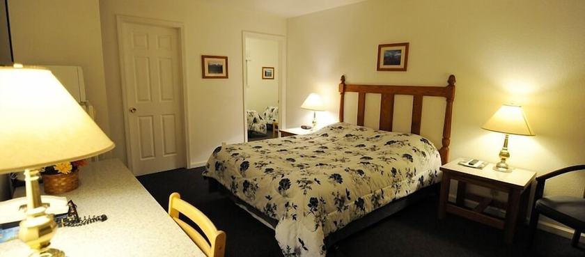 Imagen de la habitación del Hotel Burney Motel. Foto 4