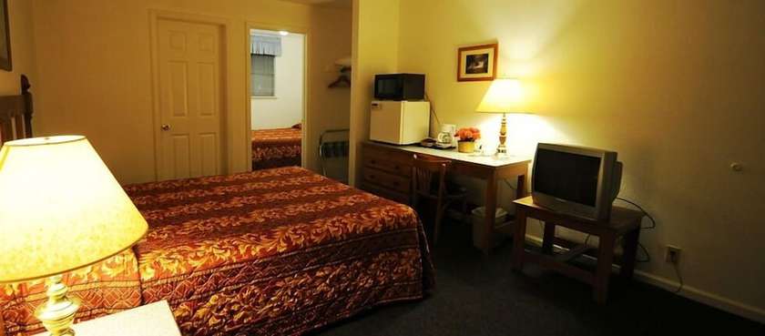 Imagen de la habitación del Hotel Burney Motel. Foto 5