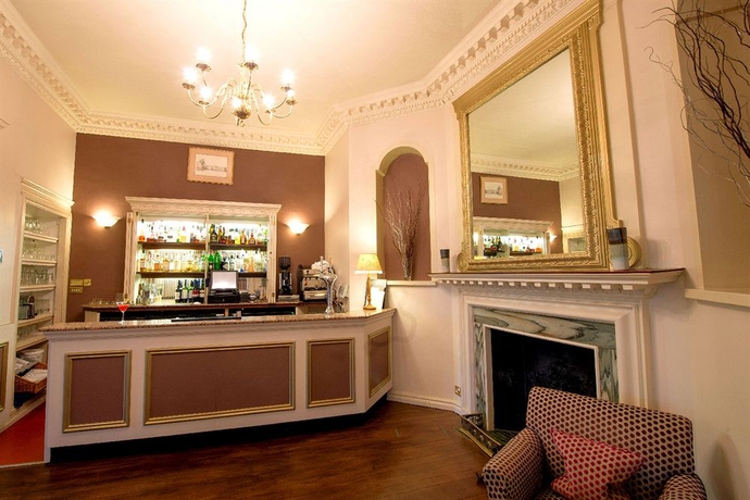 Imagen del bar/restaurante del Hotel Burnham Beeches. Foto 5