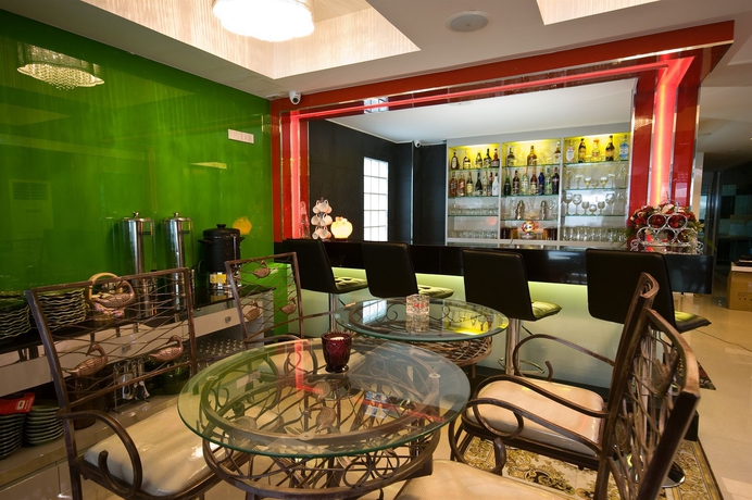 Imagen del bar/restaurante del Hotel Burnt Oak. Foto 5