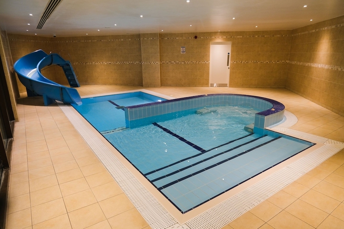 Imagen de la piscina del Hotel Burntwood Court. Foto 15