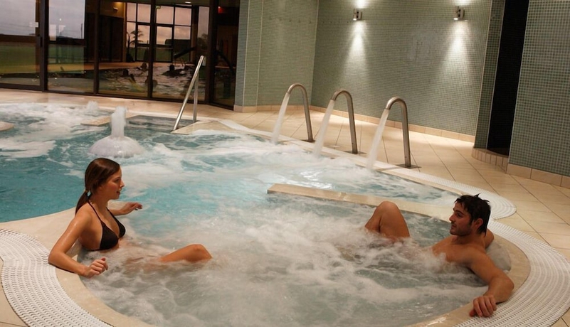 Imagen de la piscina del Hotel Burntwood Court. Foto 19
