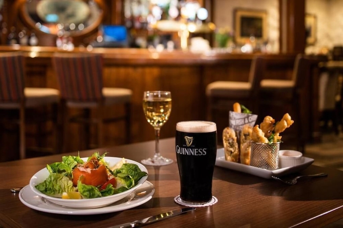 Imagen del bar/restaurante del Hotel Burrendale Country Club And Spa. Foto 5