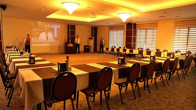 Imagen de los interiores del Hotel Bursa Palas. Foto 13