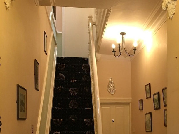 Imagen de los interiores del Hotel Burton Villa Guest House. Foto 19