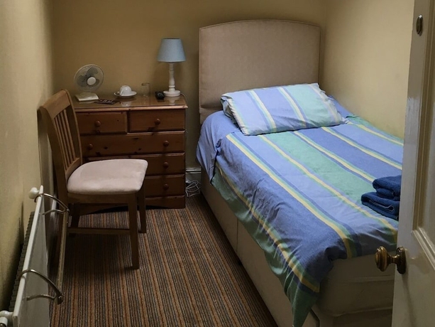 Imagen de la habitación del Hotel Burton Villa Guest House. Foto 12