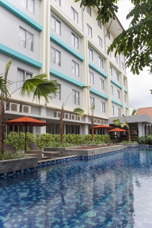 Imagen de la piscina del Hotel Burza Yogyakarta. Foto 19
