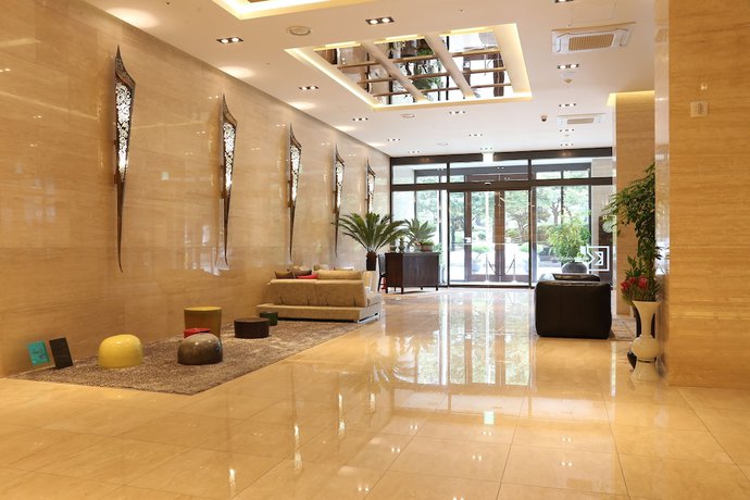 Imagen de los interiores del Hotel Busan Business. Foto 12