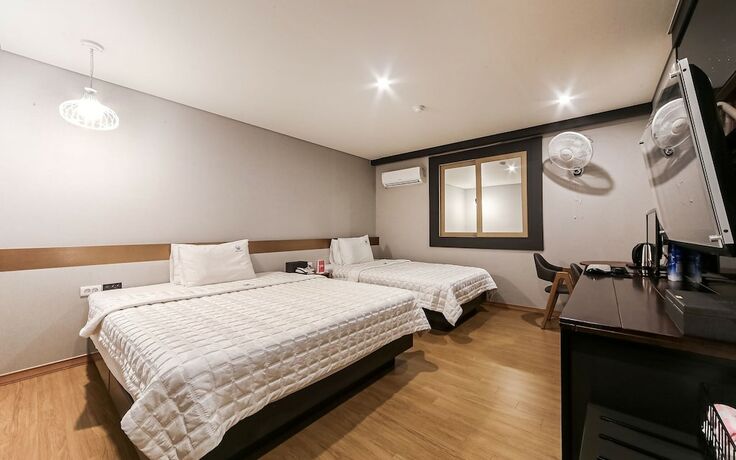 Imagen de la habitación del Hotel Busan Hwamyeongdong Mercy. Foto 19