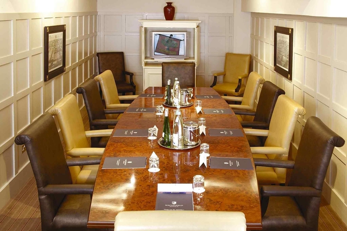 Imagen de los interiores del Hotel Bush Farnham. Foto 15