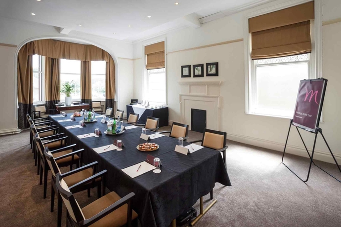 Imagen de los interiores del Hotel Bush Farnham. Foto 16