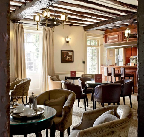 Imagen del bar/restaurante del Hotel Bush Farnham. Foto 5