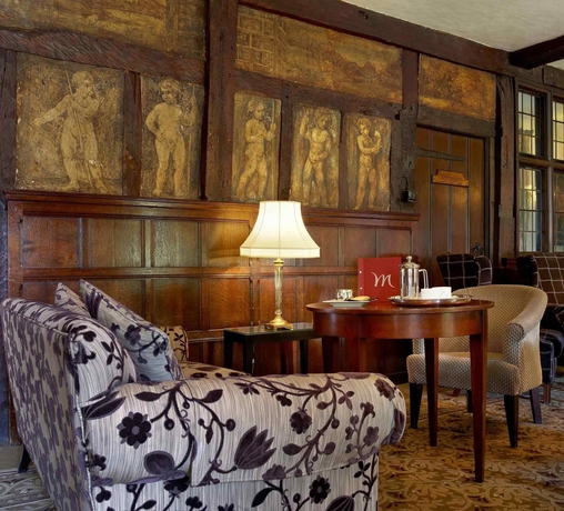 Imagen del bar/restaurante del Hotel Bush Farnham. Foto 6