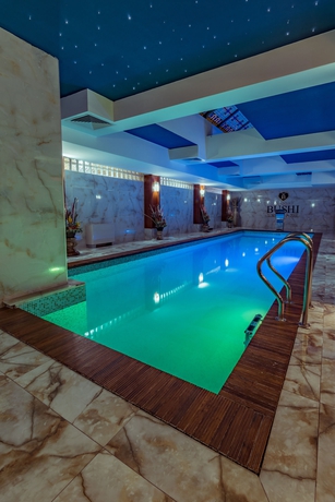 Imagen de la piscina del Hotel Bushi Resort and Spa. Foto 15