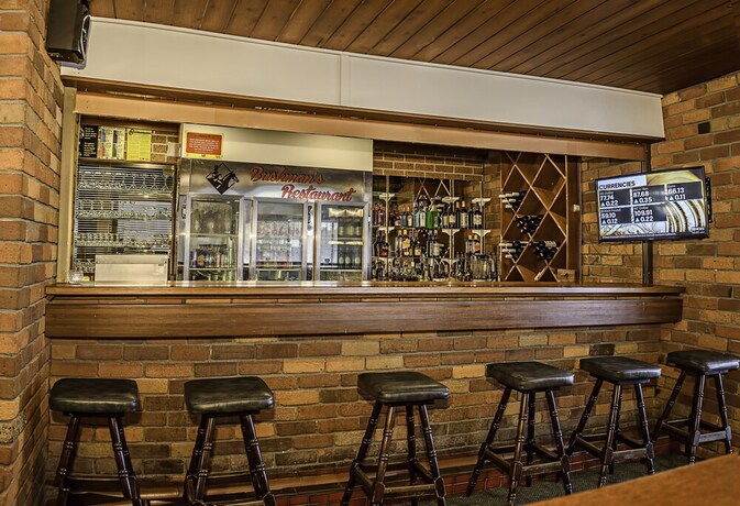 Imagen del bar/restaurante del Hotel Bushmans Motor Inn. Foto 16