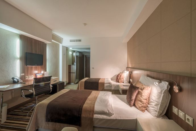 Imagen de la habitación del Hotel Business Astrum Laus. Foto 4