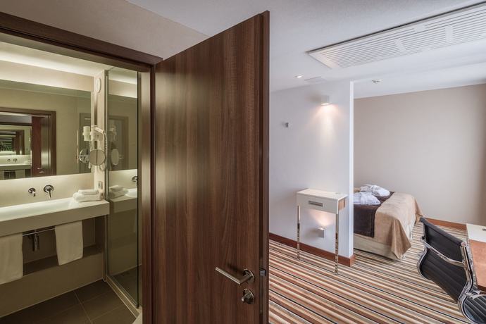 Imagen de la habitación del Hotel Business Astrum Laus. Foto 6