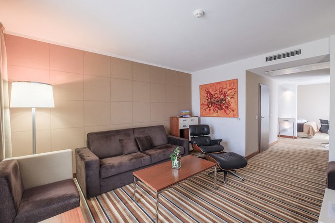 Imagen de la habitación del Hotel Business Astrum Laus. Foto 11