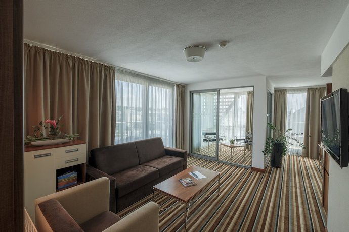 Imagen de la habitación del Hotel Business Astrum Laus. Foto 13