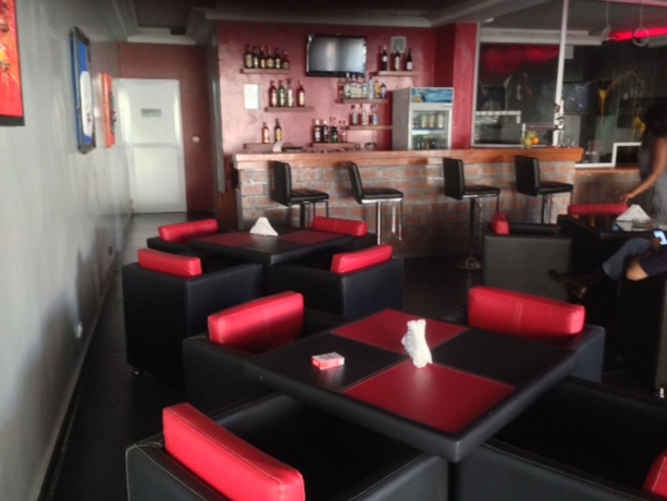 Imagen del bar/restaurante del Hotel Business, Dakar. Foto 2