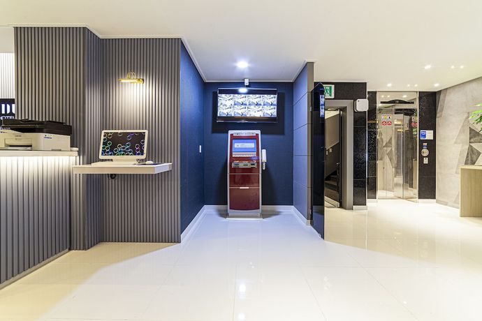 Imagen de los interiores del Hotel Business Duu. Foto 15