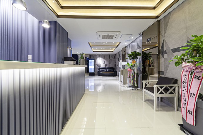 Imagen de los interiores del Hotel Business Duu. Foto 17