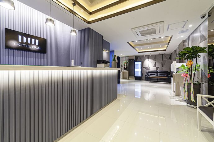 Imagen de los interiores del Hotel Business Duu. Foto 20