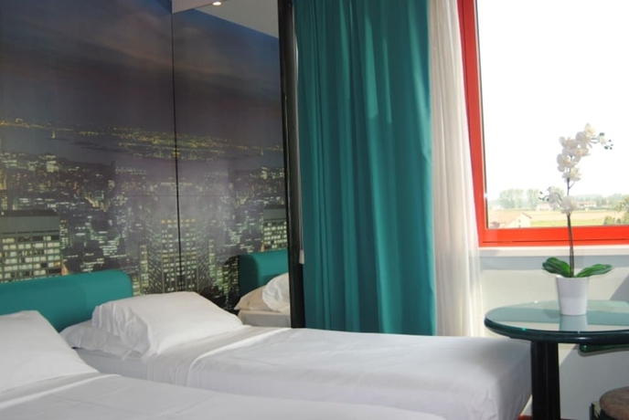 Imagen de la habitación del Hotel Business. Foto 2