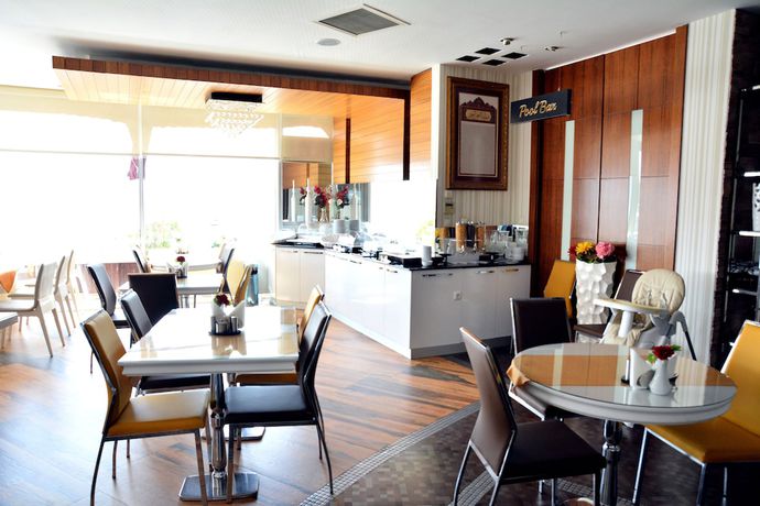 Imagen de los interiores del Hotel Business Grand. Foto 15
