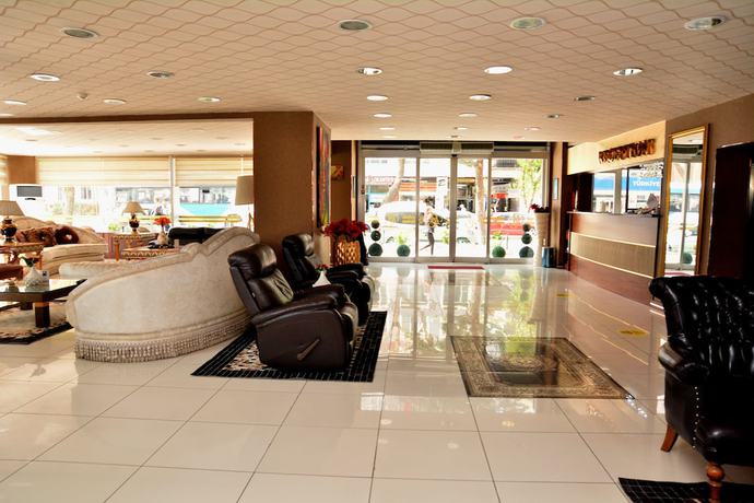 Imagen de los interiores del Hotel Business Grand. Foto 16