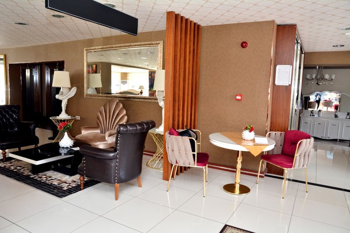 Imagen de los interiores del Hotel Business Grand. Foto 20