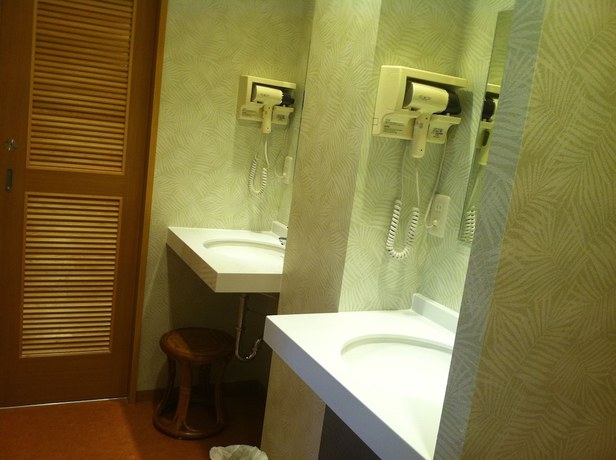 Imagen de la habitación del Hotel Business Kaga. Foto 4