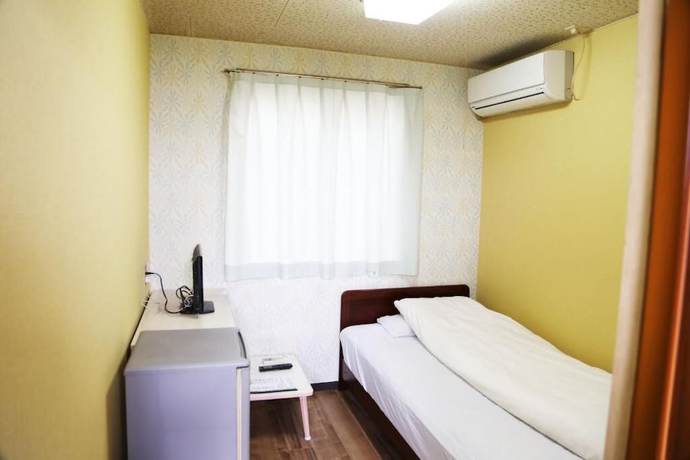 Imagen de la habitación del Hotel Business Kaga. Foto 6