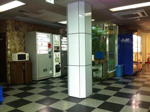 Imagen de los interiores del Hotel Business Kaga. Foto 19