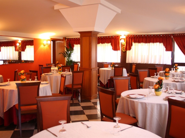 Imagen del bar/restaurante del Hotel Business, POMPEYA. Foto 5
