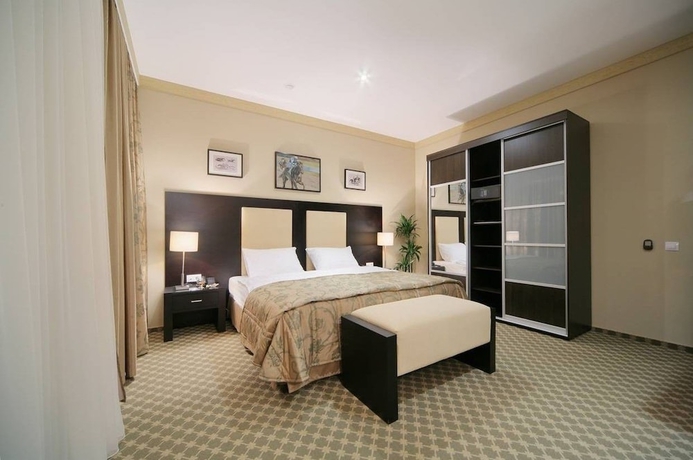 Imagen de la habitación del Hotel Business Senator. Foto 4