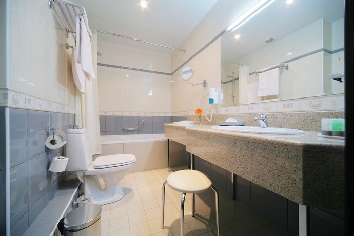 Imagen de la habitación del Hotel Business Senator. Foto 16