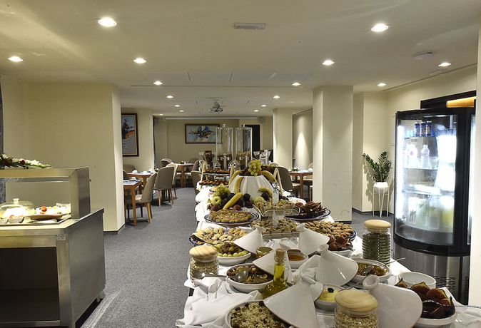 Imagen del bar/restaurante del Hotel Business Sfax. Foto 2