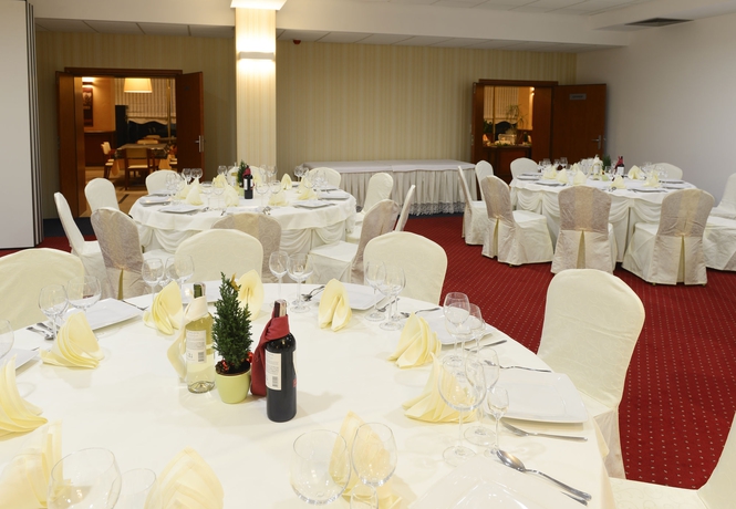 Imagen del bar/restaurante del Hotel Business Vega. Foto 4