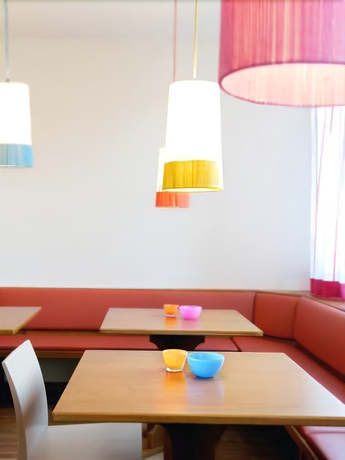 Imagen del bar/restaurante del Hotel Business and Budget Hotel Tessin. Foto 4